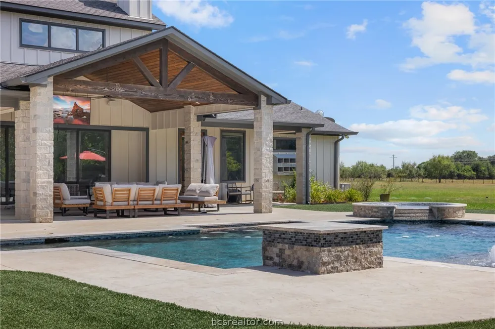 1847 County Road 202 Caldwell, TX 77836