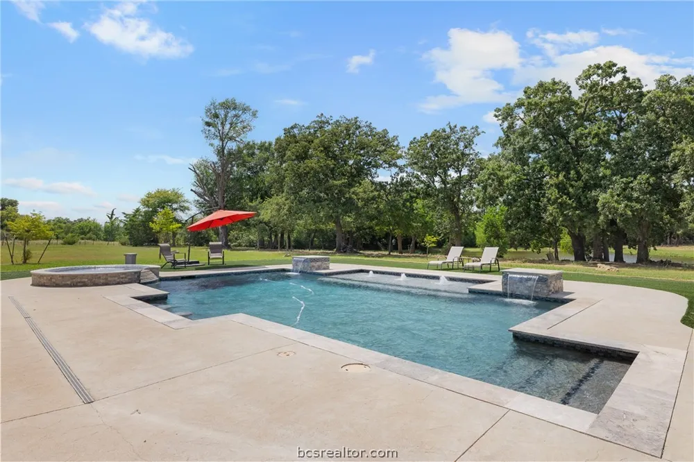 1847 County Road 202 Caldwell, TX 77836