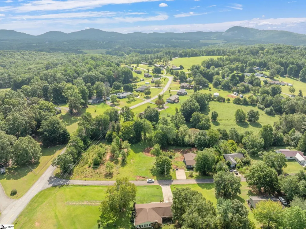 166 Mcjunkin Drive Pickens, SC 29671