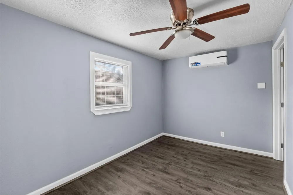 4126 Paladino Street #4030 Bacliff, TX 77518