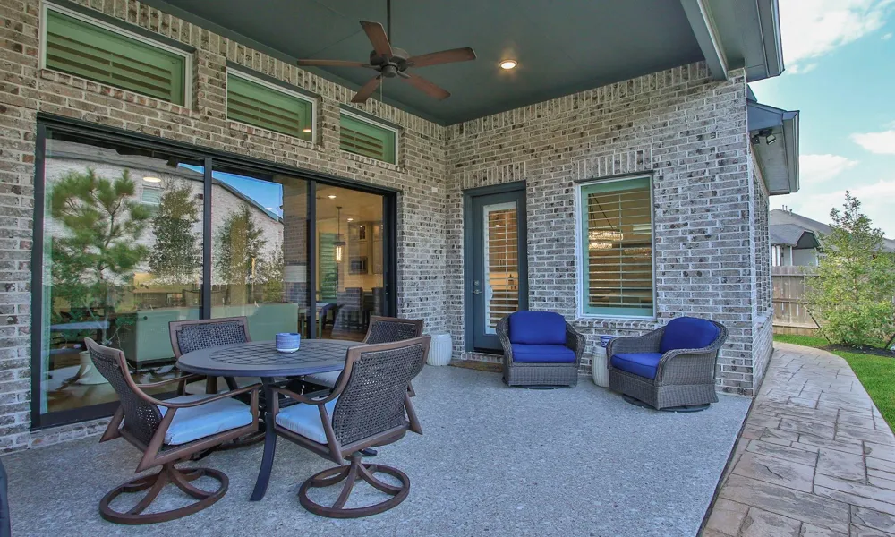 902 Falcon Hollow Lane Pinehurst, TX 77362