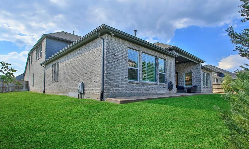 902 Falcon Hollow Lane Pinehurst, TX 77362