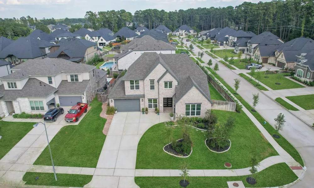 902 Falcon Hollow Lane Pinehurst, TX 77362