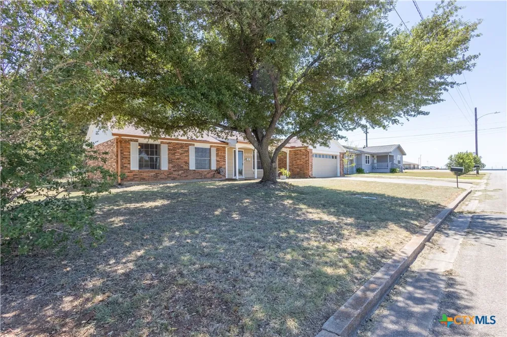 1504 W 6th Street McGregor, TX 76657