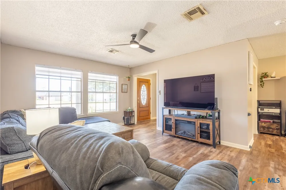 1504 W 6th Street McGregor, TX 76657