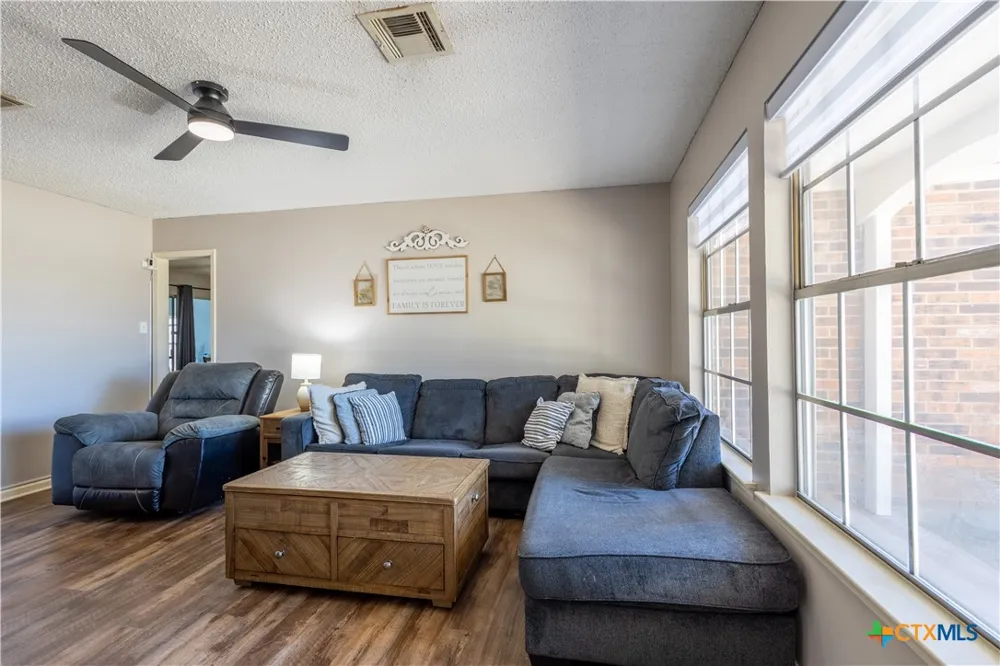 1504 W 6th Street McGregor, TX 76657