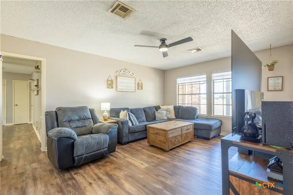 1504 W 6th Street McGregor, TX 76657