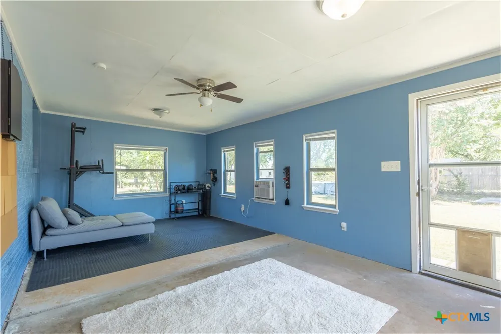 1504 W 6th Street McGregor, TX 76657