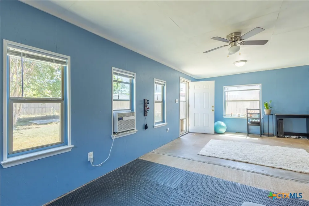 1504 W 6th Street McGregor, TX 76657