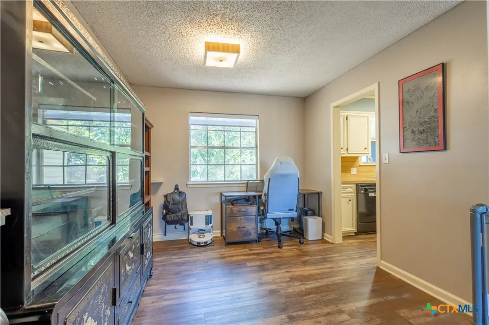 1504 W 6th Street McGregor, TX 76657