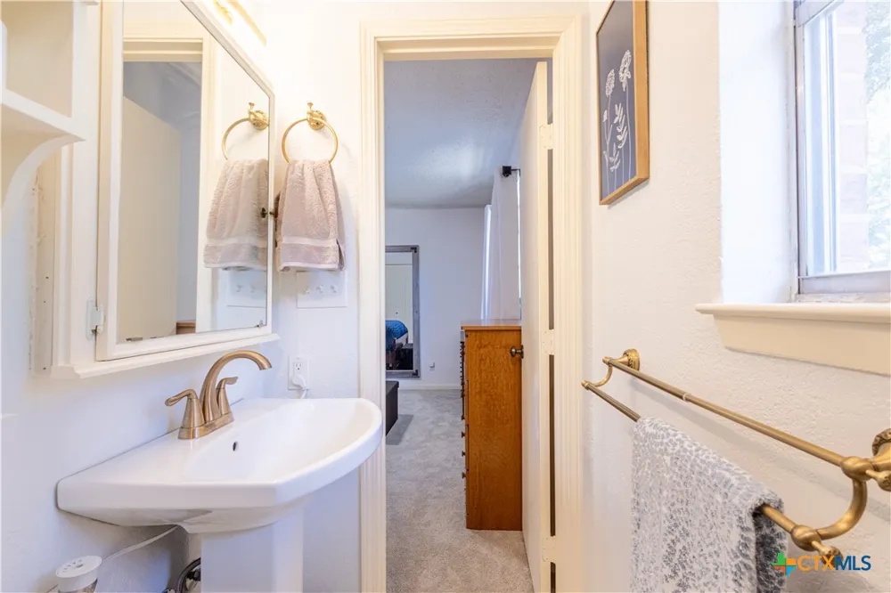 1504 W 6th Street McGregor, TX 76657