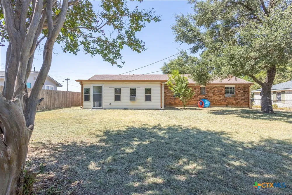 1504 W 6th Street McGregor, TX 76657