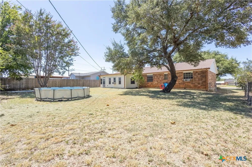 1504 W 6th Street McGregor, TX 76657