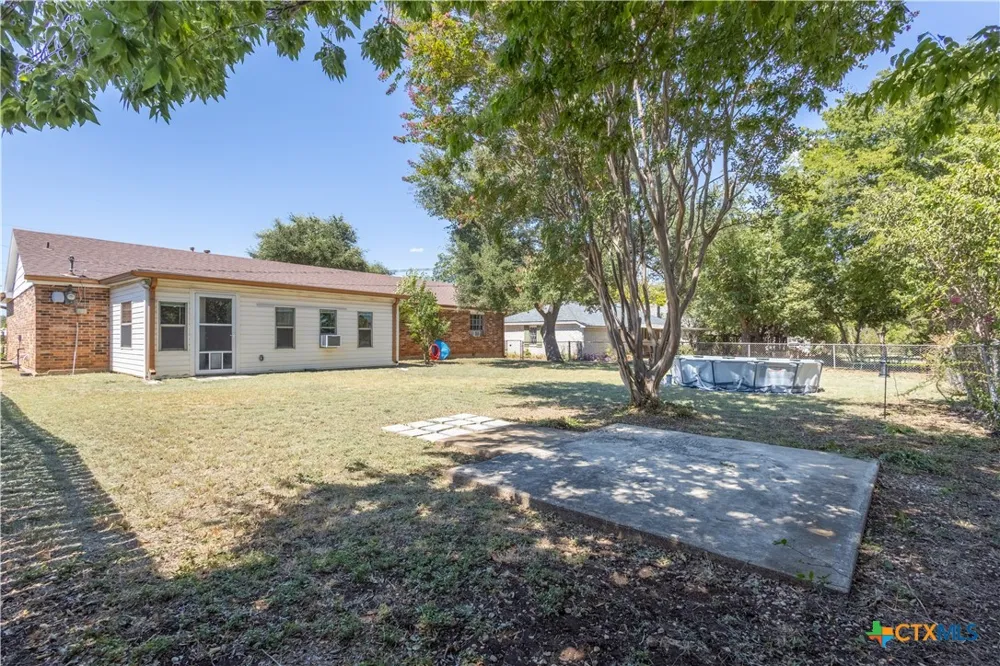 1504 W 6th Street McGregor, TX 76657