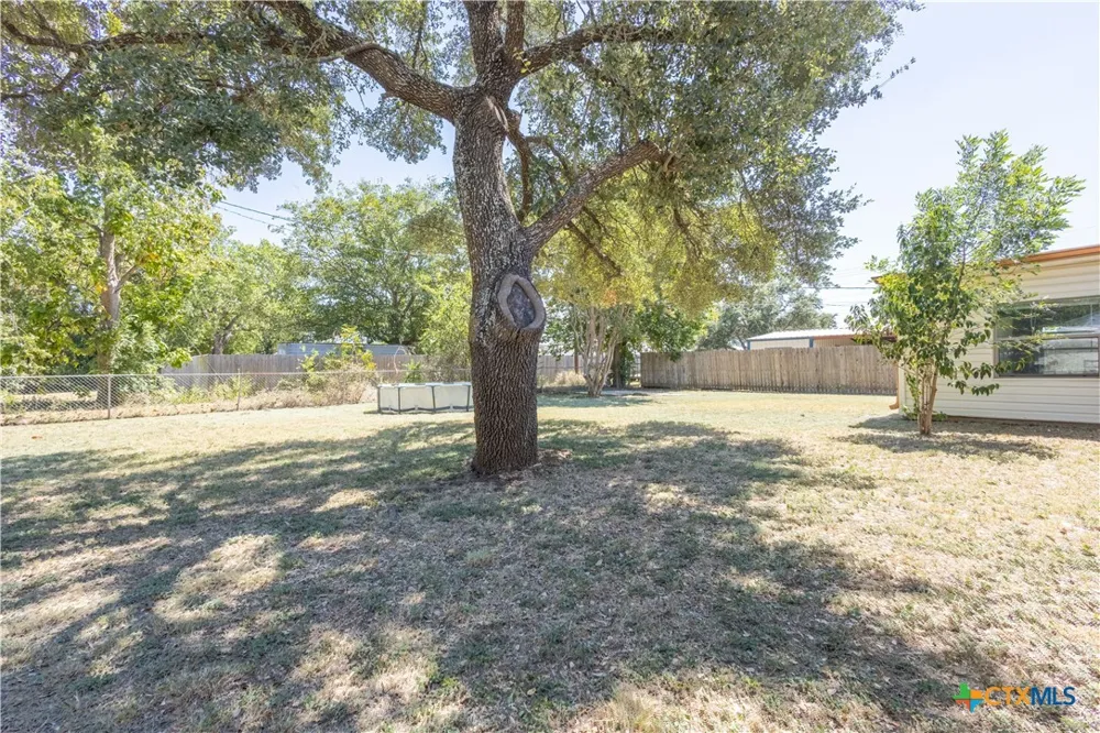 1504 W 6th Street McGregor, TX 76657