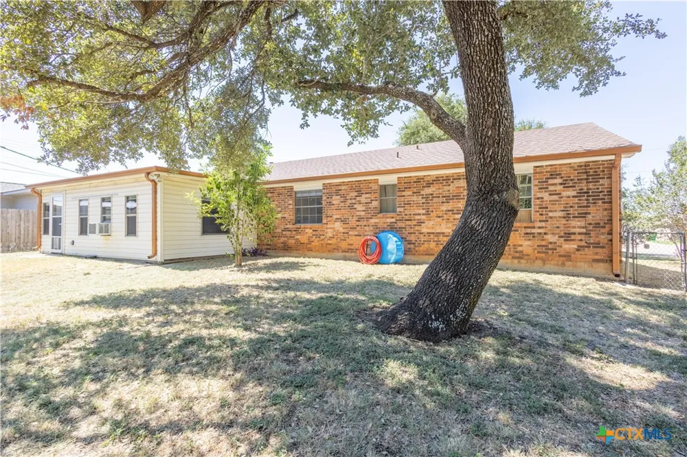 1504 W 6th Street McGregor, TX 76657