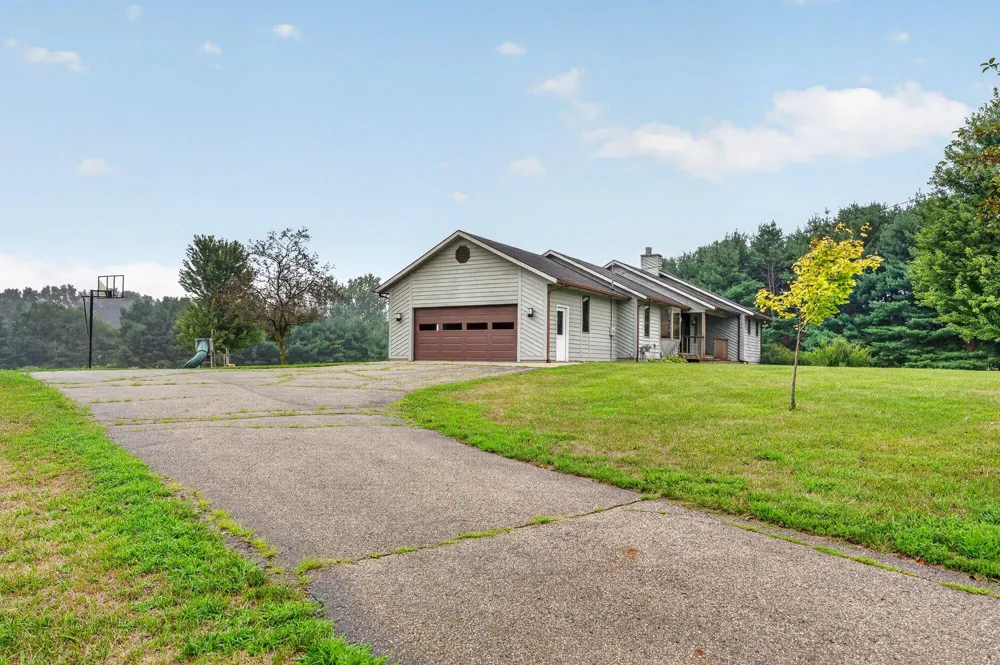 5430 E T AVENUE Brady Township, MI 49097
