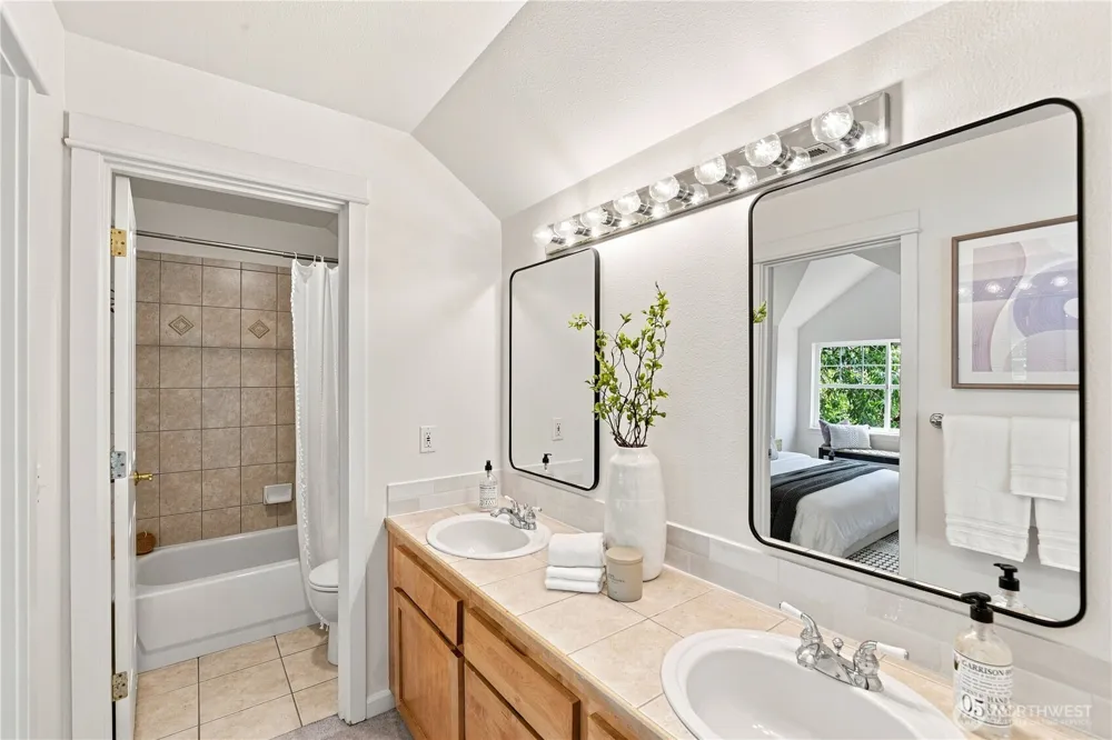 6513 24th Avenue NE #A Seattle, WA 98115