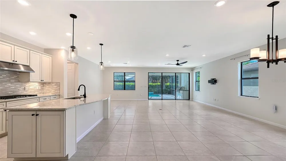 5721 SWEET LEAF WAY Sarasota, FL 34238