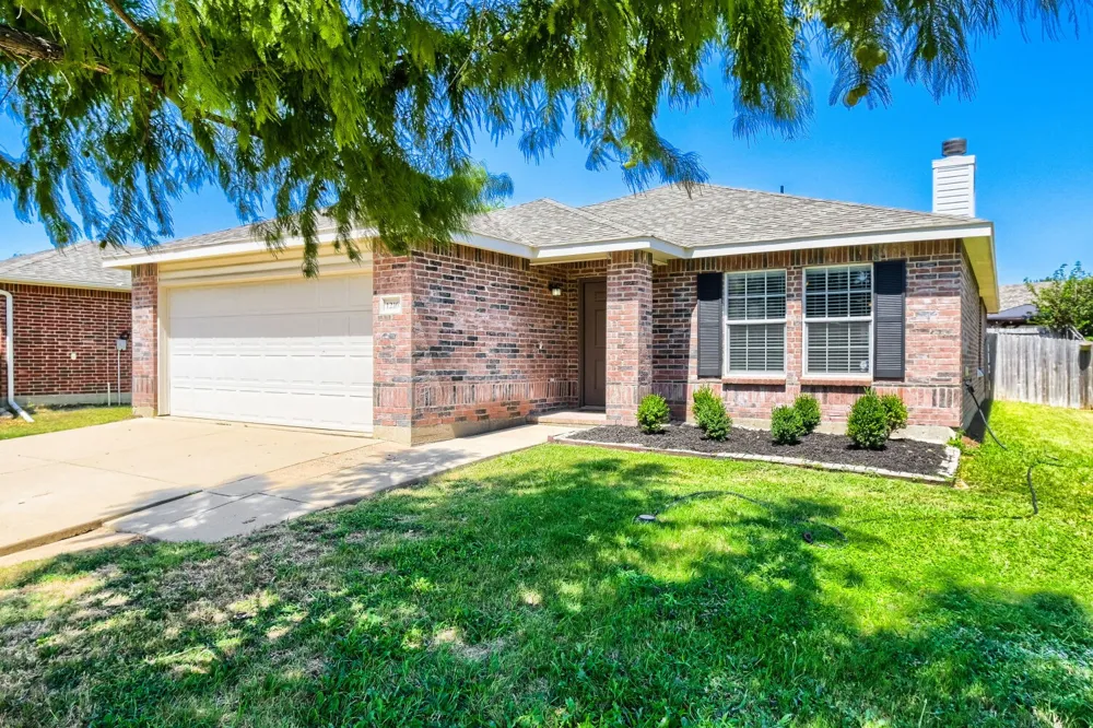 1216 Haley Lane Burleson, TX 76028