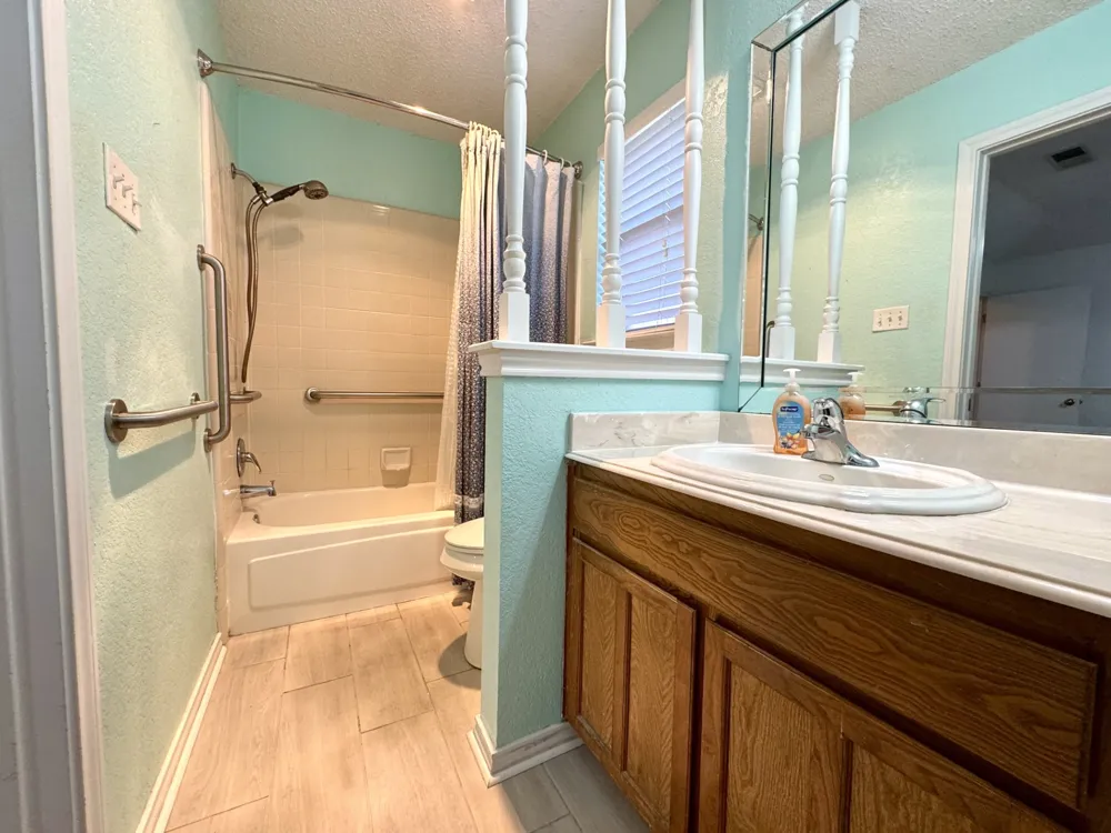 713 Owens Drive Crowley, TX 76036
