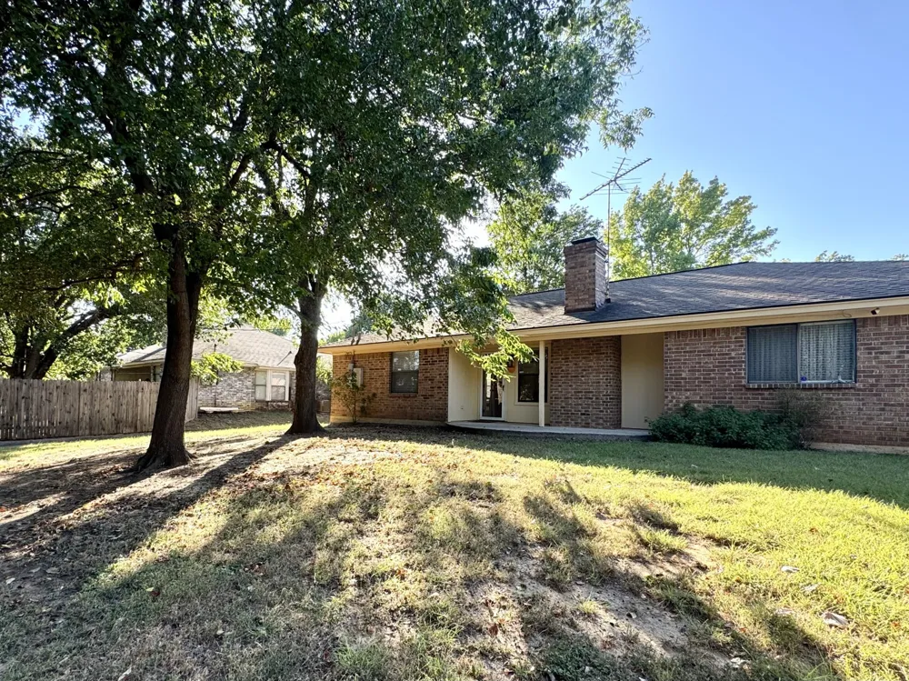713 Owens Drive Crowley, TX 76036