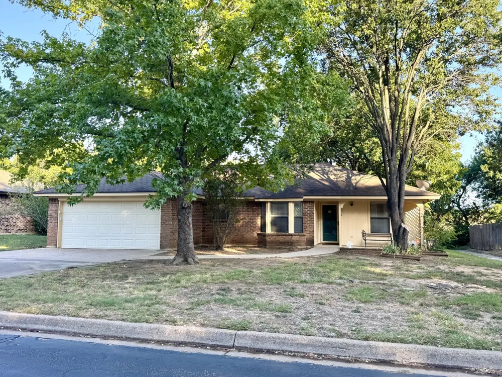 713 Owens Drive Crowley, TX 76036