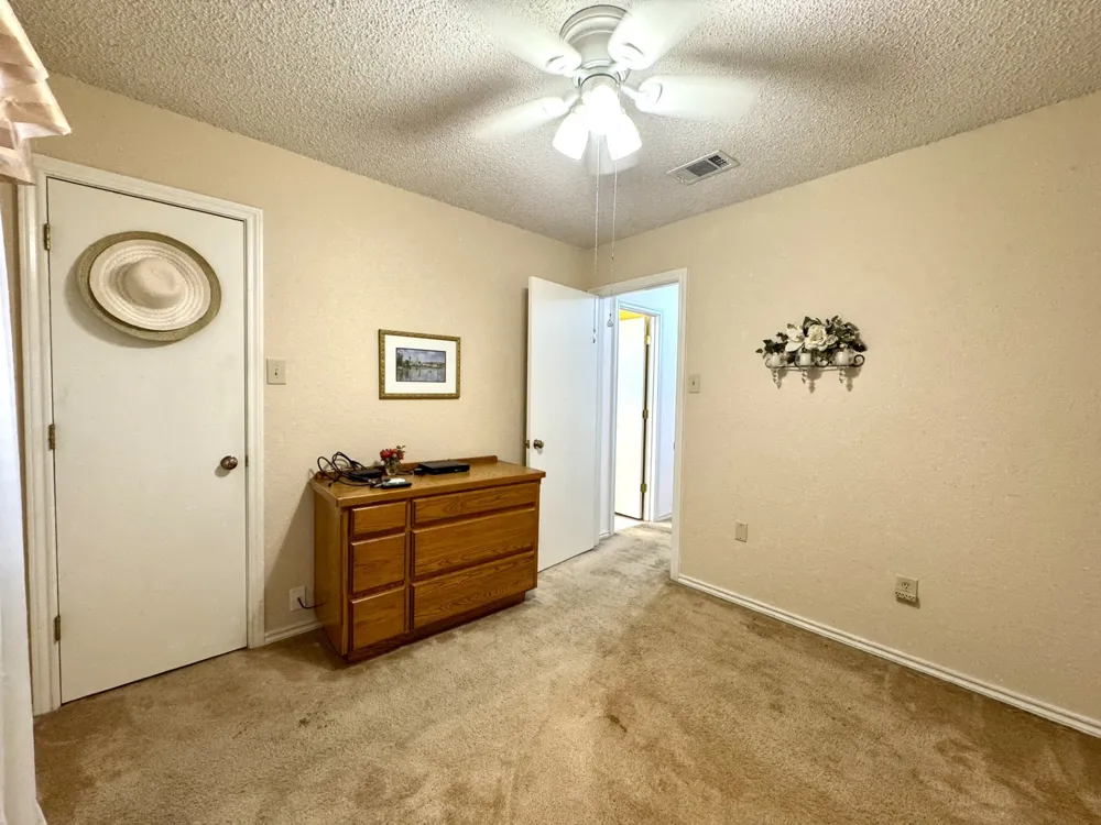 713 Owens Drive Crowley, TX 76036