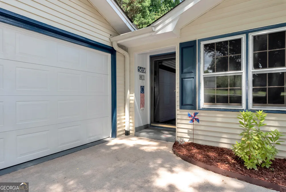 5658 Raintree TRCE Oakwood, GA 30566