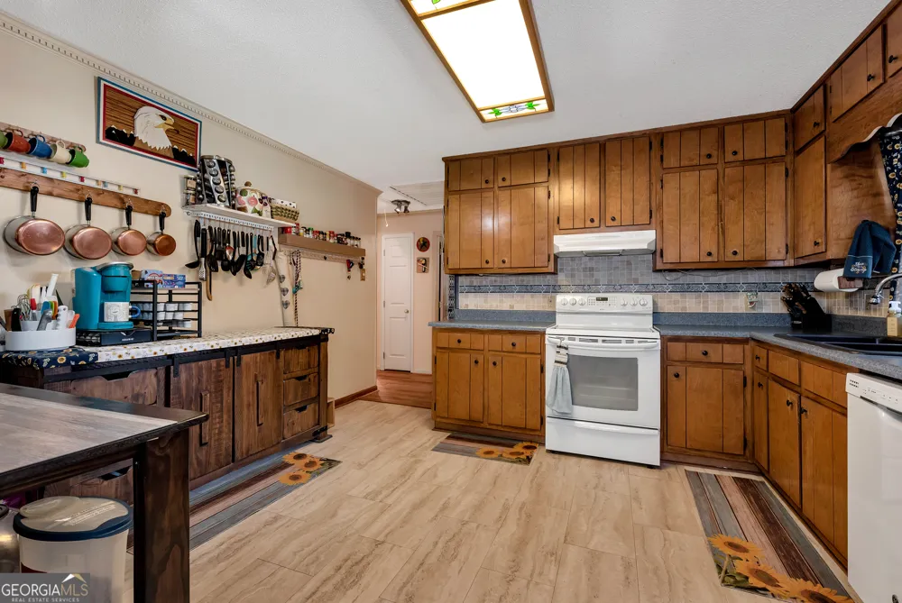 5658 Raintree TRCE Oakwood, GA 30566