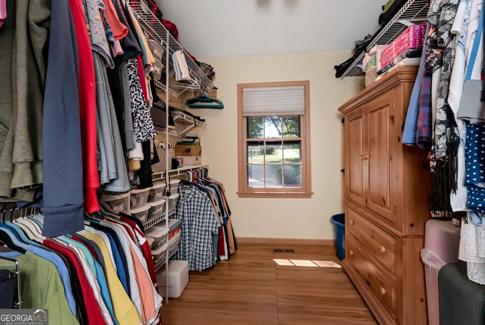 5658 Raintree TRCE Oakwood, GA 30566