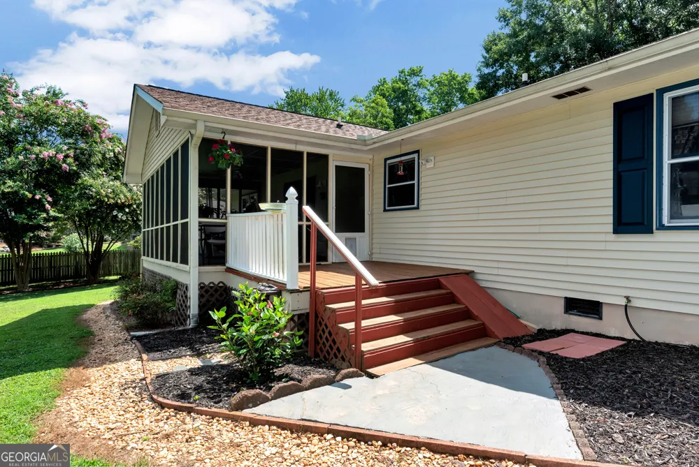5658 Raintree TRCE Oakwood, GA 30566