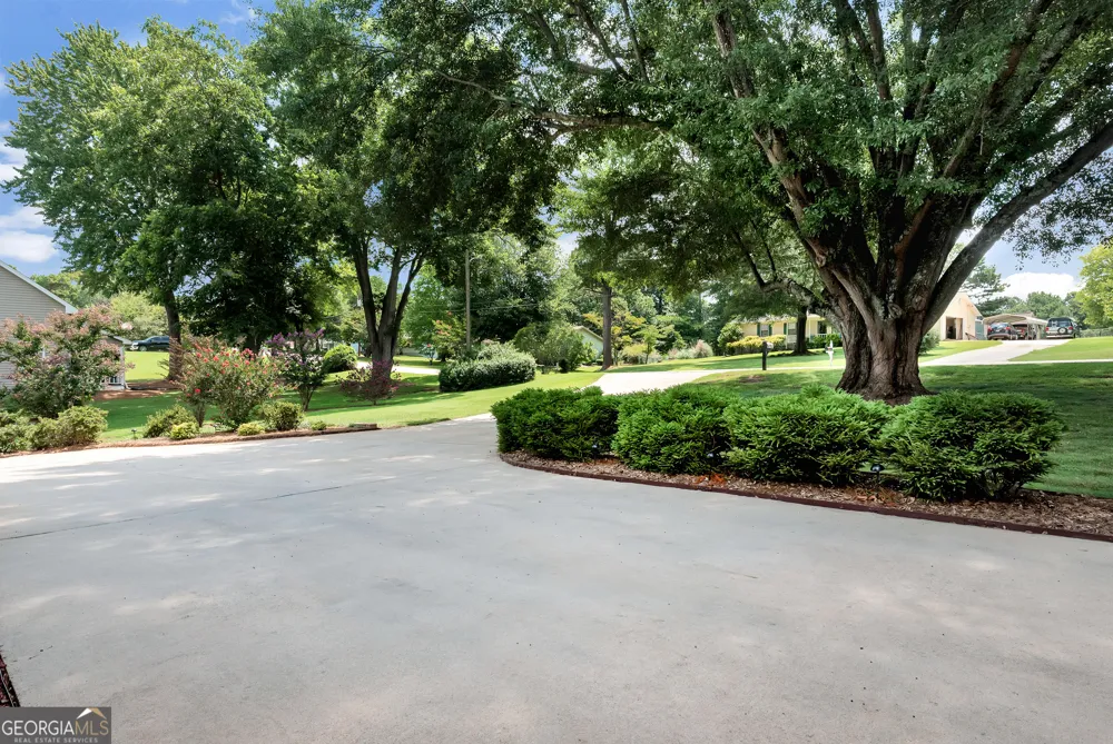5658 Raintree TRCE Oakwood, GA 30566