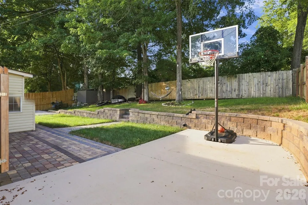 100 W Nims Avenue Mount Holly, NC 28120