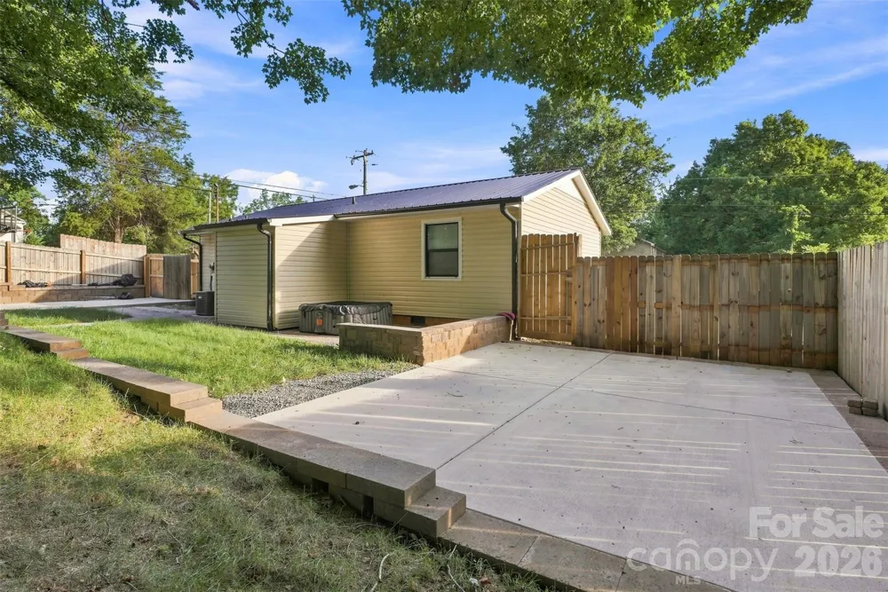 100 W Nims Avenue Mount Holly, NC 28120