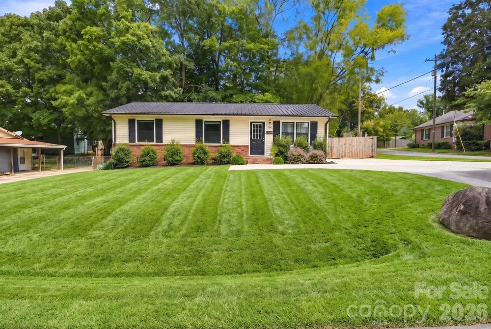 100 W Nims Avenue Mount Holly, NC 28120