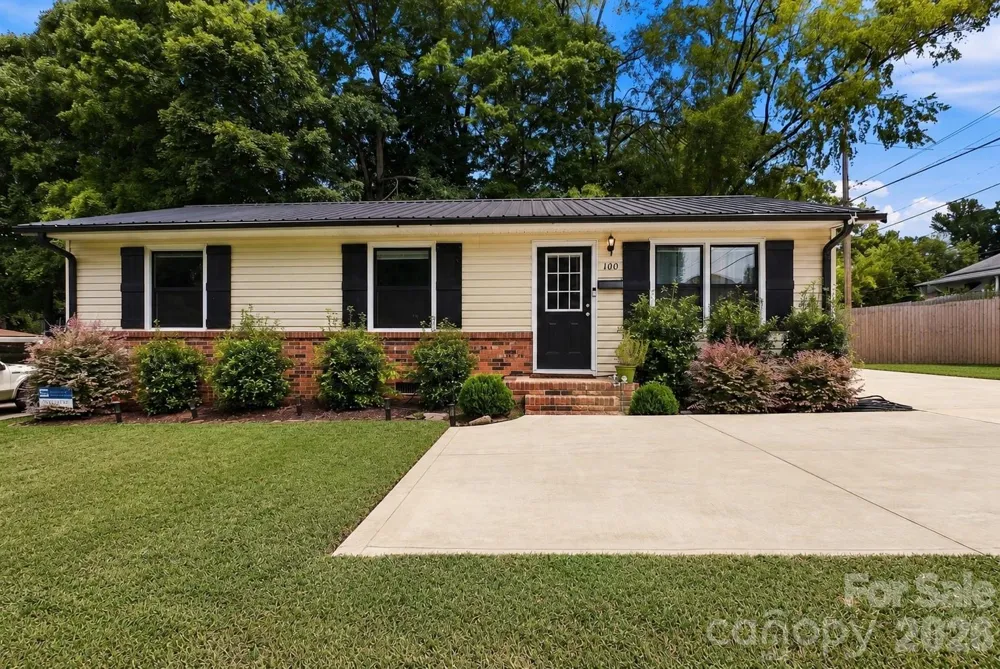 100 W Nims Avenue Mount Holly, NC 28120