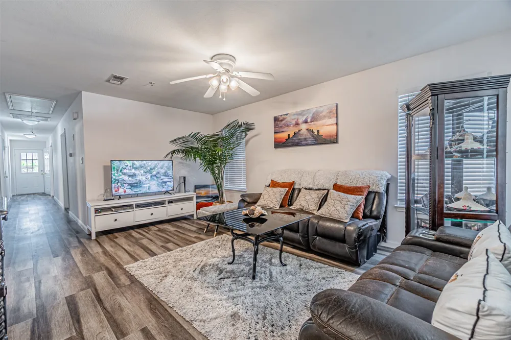 1109 E AVENUE Plano, TX 75074