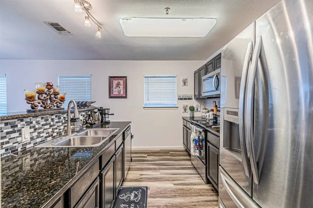 1109 E AVENUE Plano, TX 75074