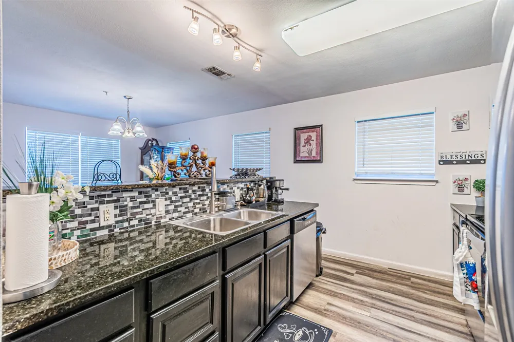 1109 E AVENUE Plano, TX 75074