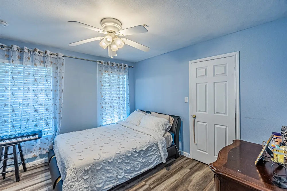 1109 E AVENUE Plano, TX 75074