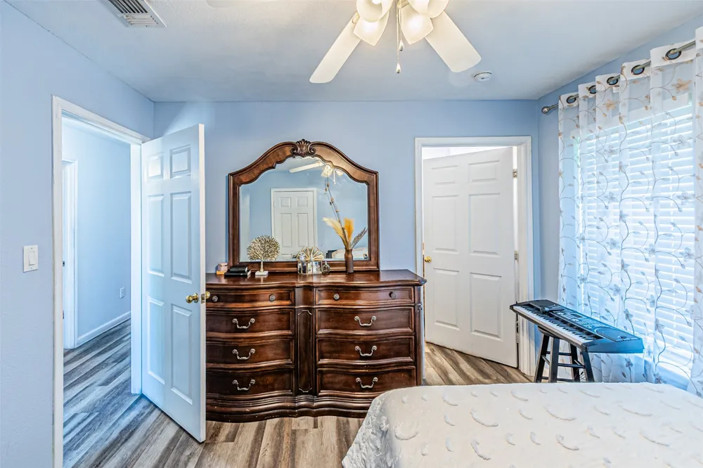1109 E AVENUE Plano, TX 75074