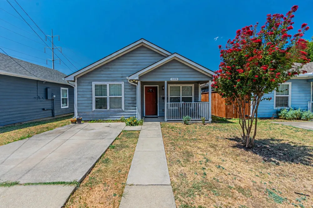 1109 E AVENUE Plano, TX 75074