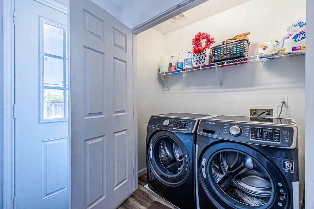 1109 E AVENUE Plano, TX 75074