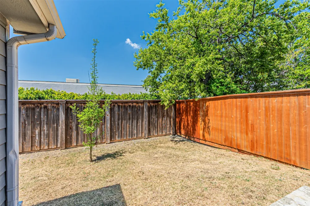1109 E AVENUE Plano, TX 75074
