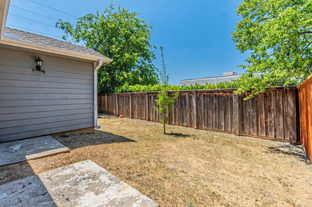 1109 E AVENUE Plano, TX 75074