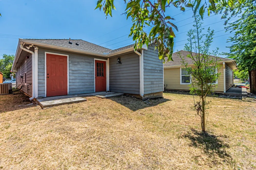 1109 E AVENUE Plano, TX 75074