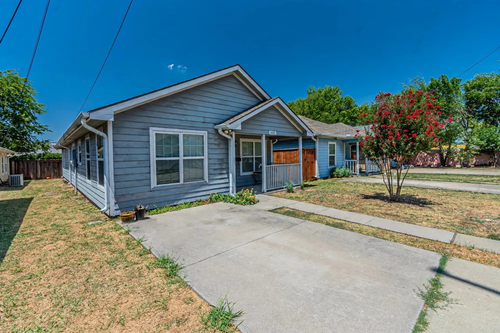 1109 E AVENUE Plano, TX 75074
