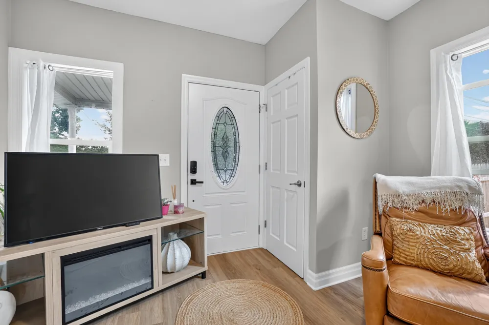 637 Leonard Street NE Grand Rapids, MI 49503