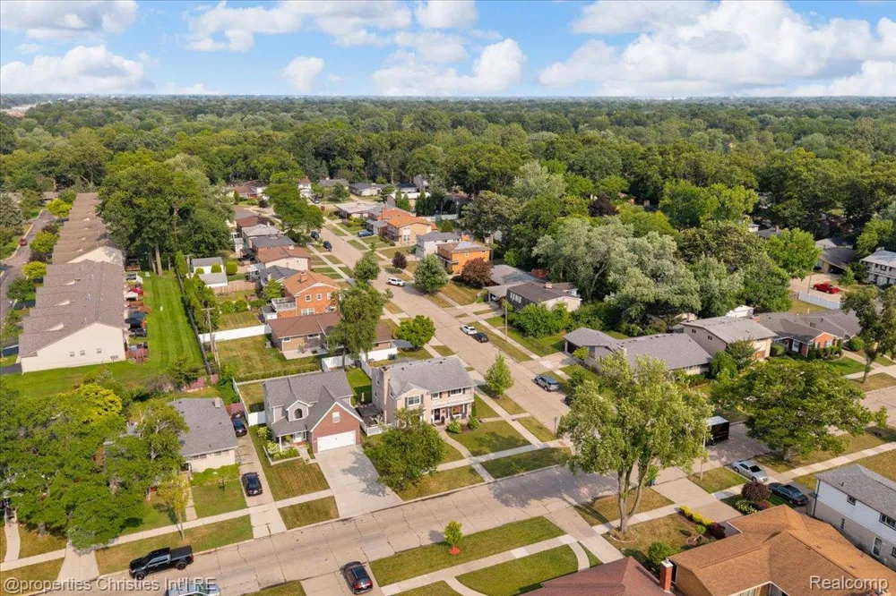 24600 Manistee Street Oak Park City, MI 48237